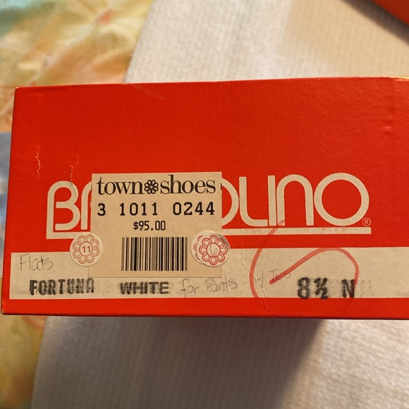 Vintage Off-White Flats - size 8.5N - Picture 5 of 5